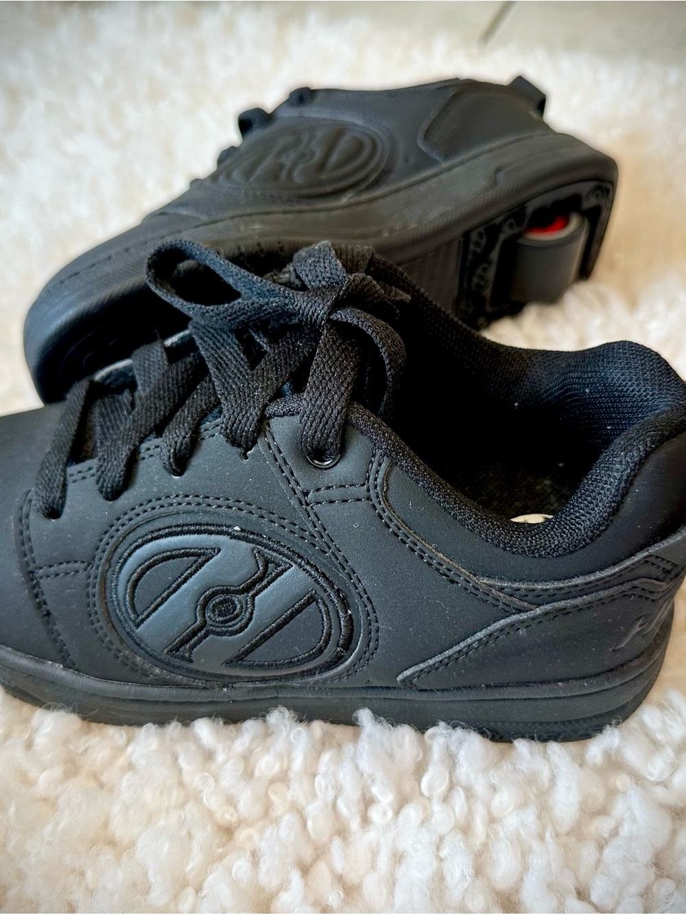 Heelys Black Lace-Up Kids Sneakers with Built-In Wheel/ Size 2